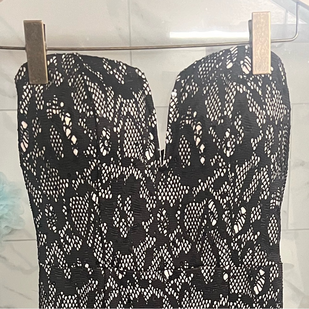 Strapless dress with plunge neckline and black lace overlay